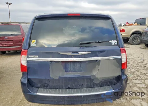 2015 Chrysler Town & Country Touring z USA, uszkodzony, nr VIN 2C4RC1BG9FR676024